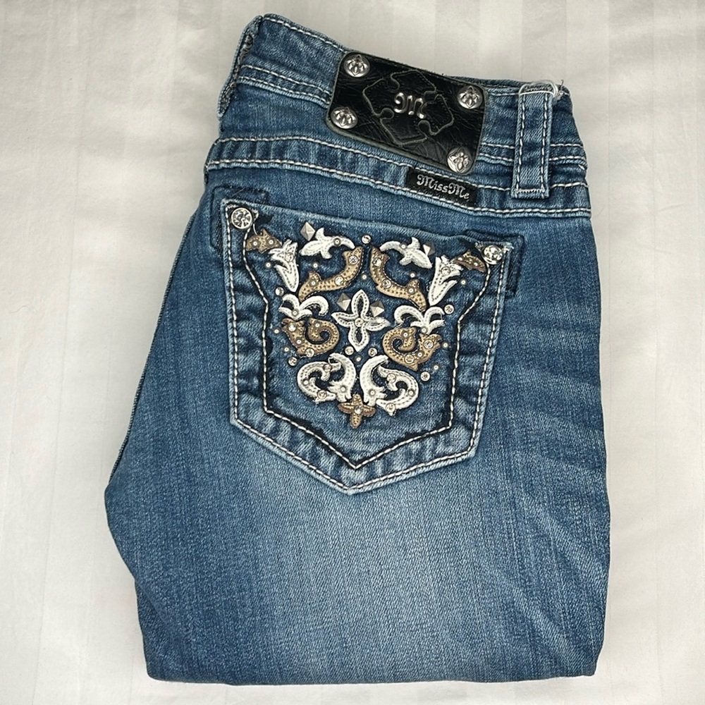 Miss Me Women's Signature Cuffed Capris
Style #  JP5395P2
Size 27